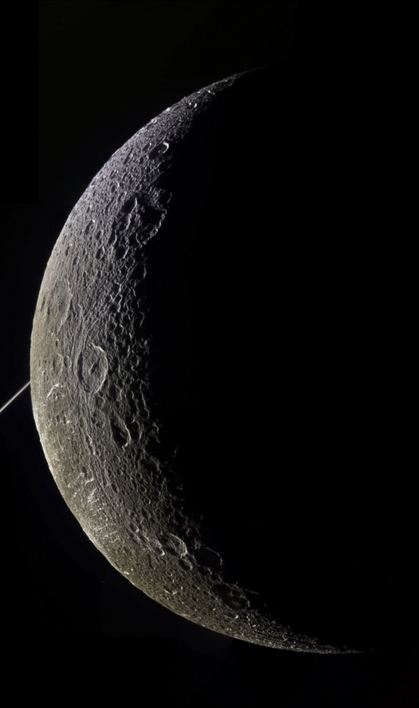 Dione on June 16, 2015 - ir grn uv (file originale https://flic.kr/p/uTiVBN)